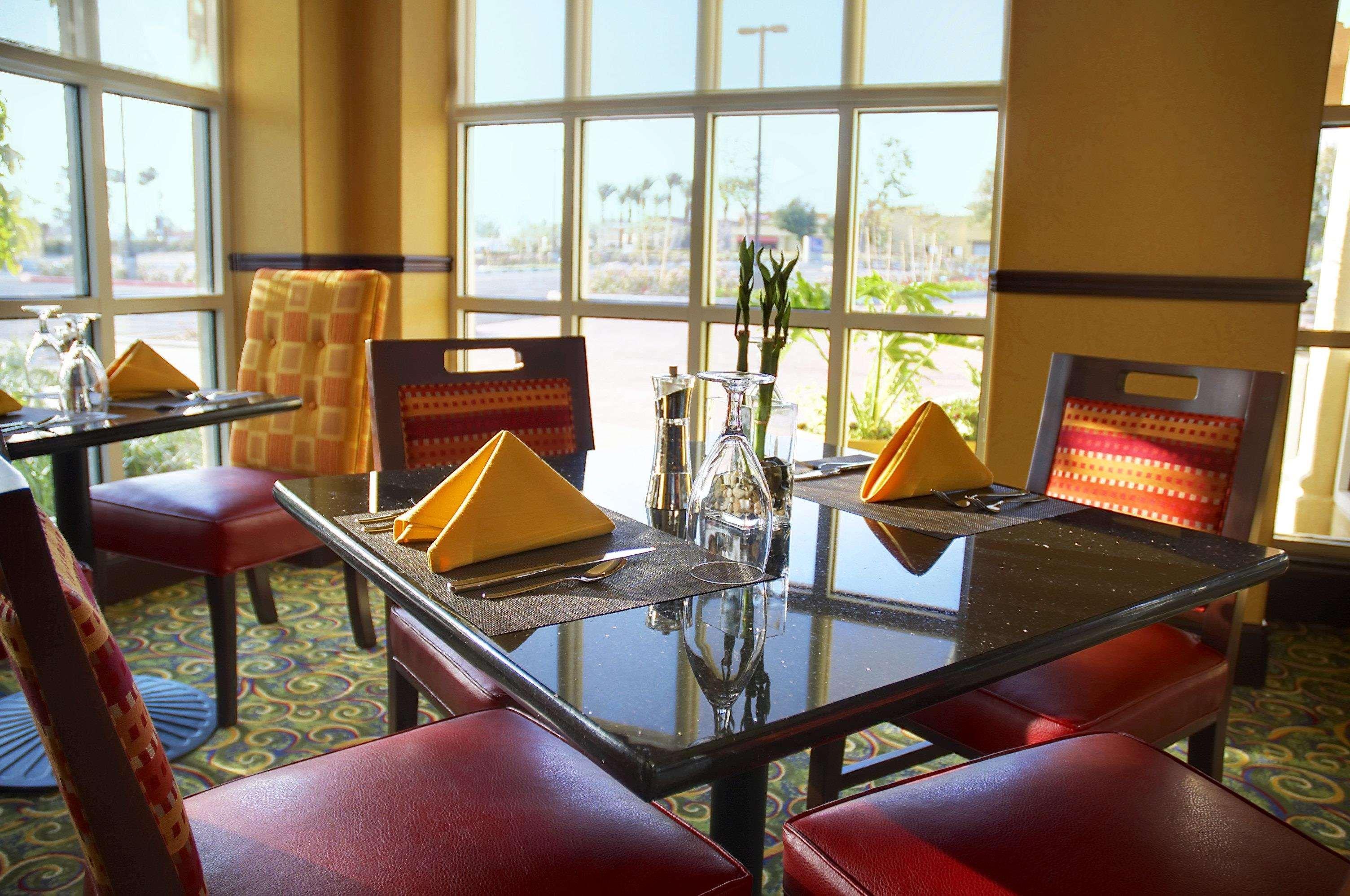 Hilton Garden Inn Fontana Restaurant photo